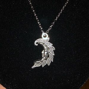 Half crescent moon 18in length silver necklace 💗